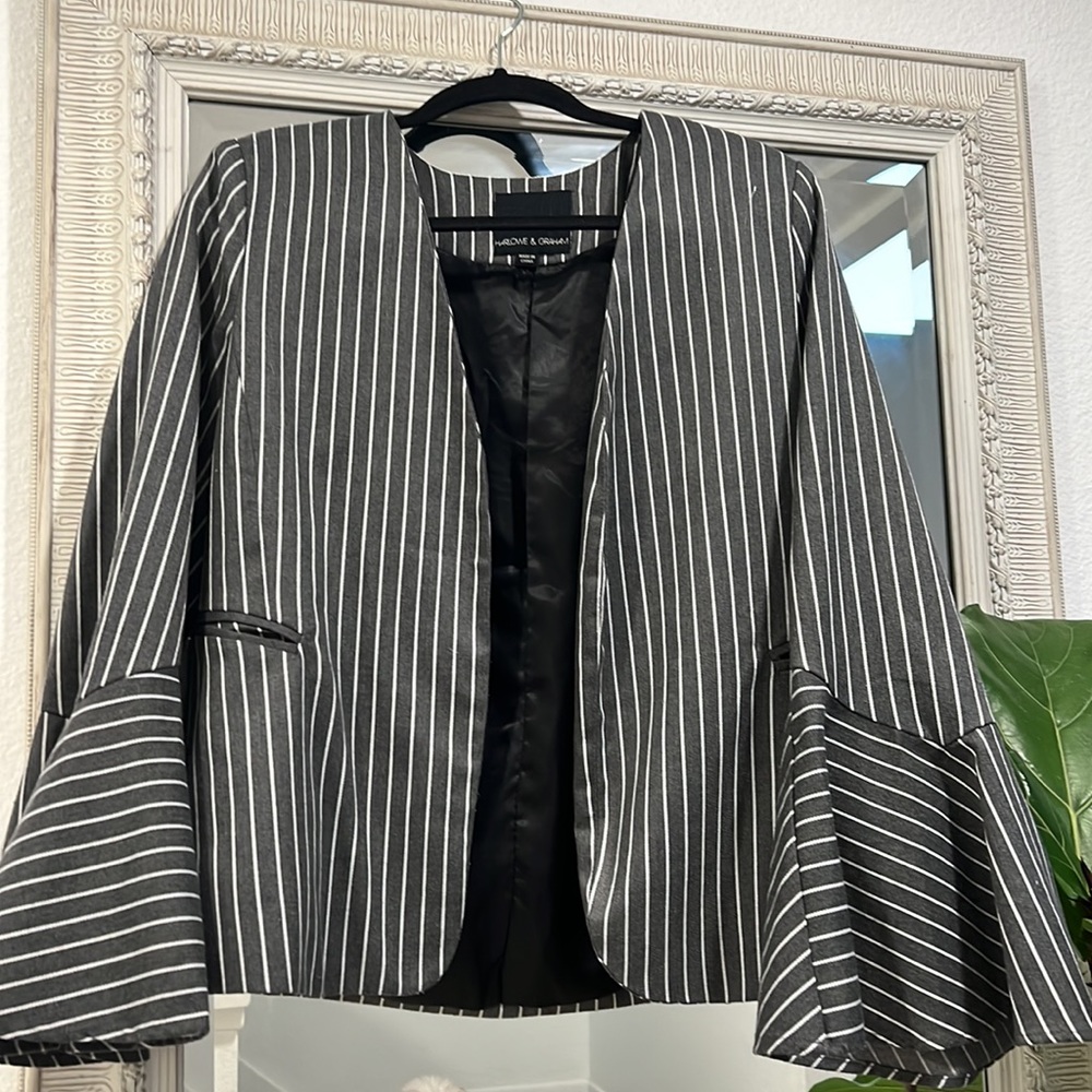 Harlowe & Graham Winged Blazer